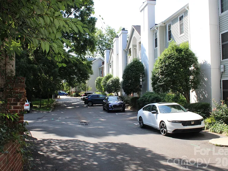 430 Queens Rd — Photo 27