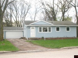 405 Lesueur Ave, Eagle Lake, MN 56024