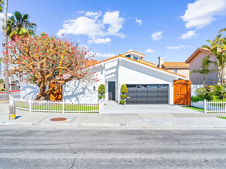 16892 Baruna Ln — Photo 41