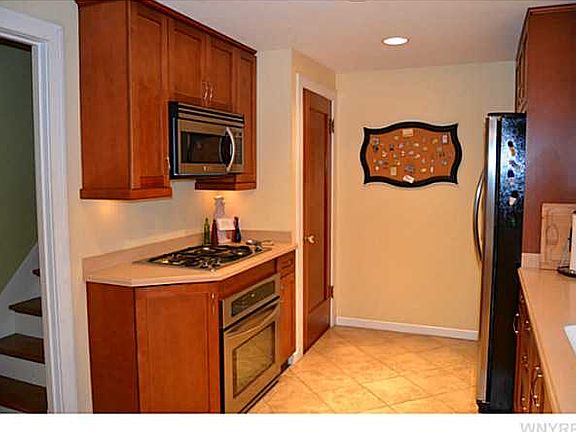 3rd image of 271 Woodridge Ave