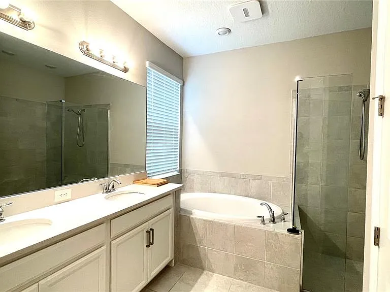 2853 High Pointe St — Photo 20
