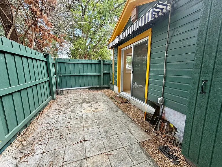 309 W 9th St — Photo 7