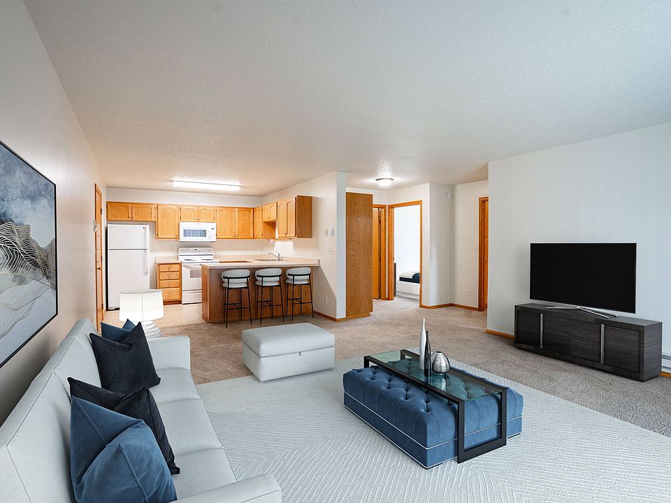 Fargo, ND Crown Court Apartments | 21A | Living