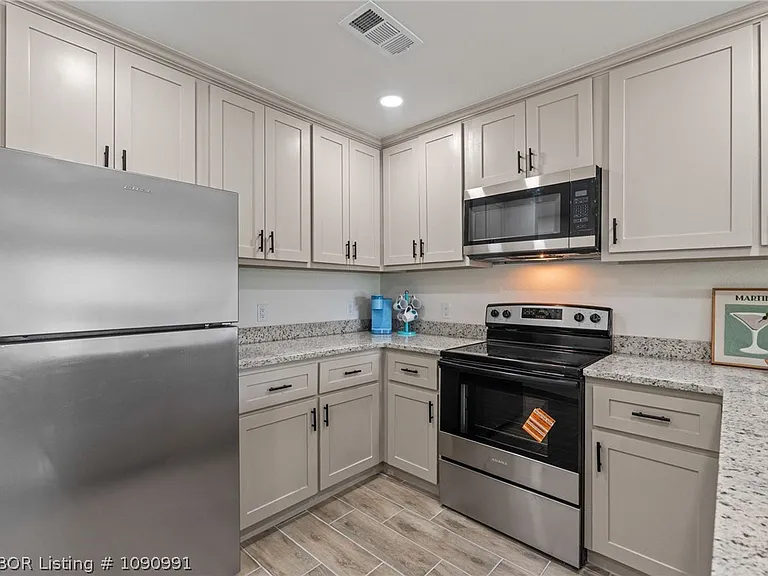 10415 A & B Preston Ct — Photo 8