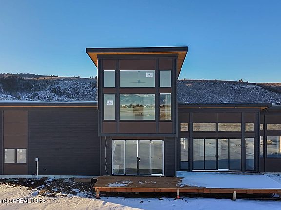 3rd image of 8460 Fawn Ridge Ln