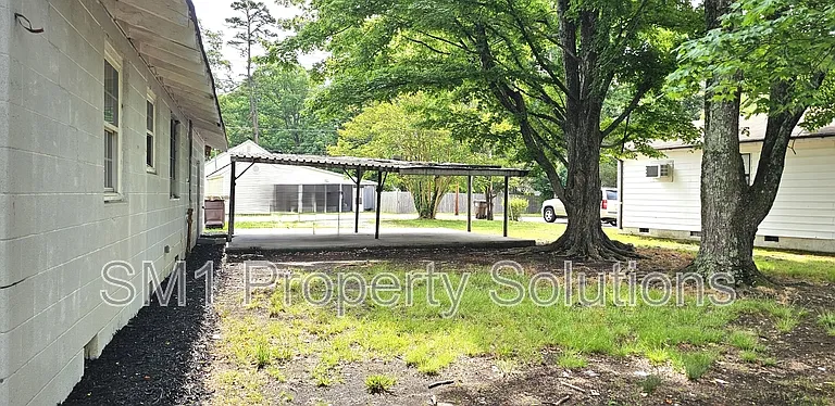 1001 Burton Ave — Photo 15