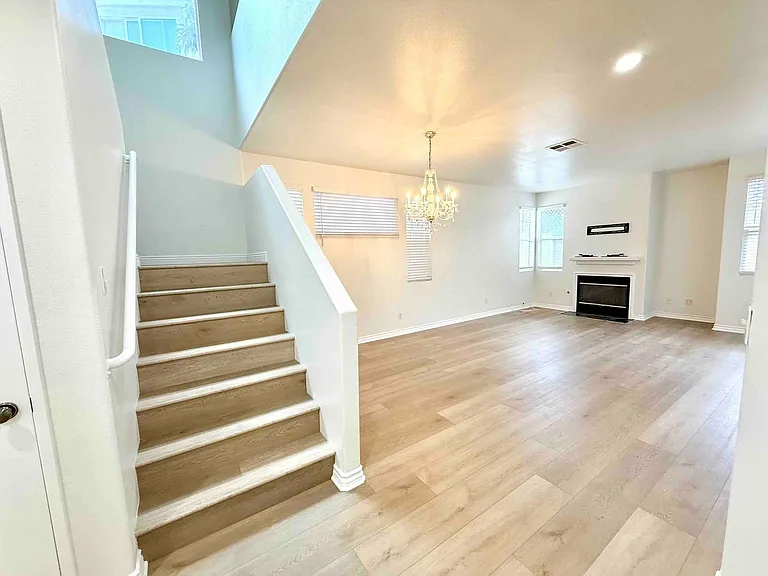 26009 Frampton Ave — Photo 4
