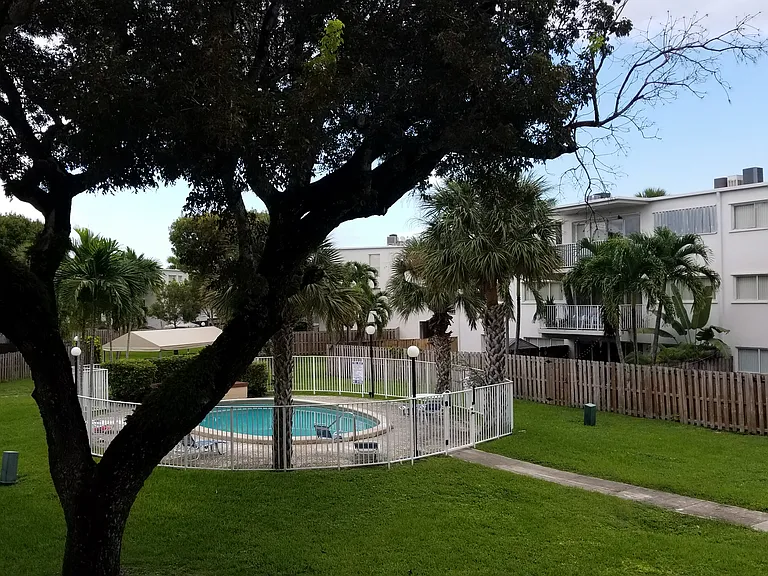 N Kendall Dr — Photo 10