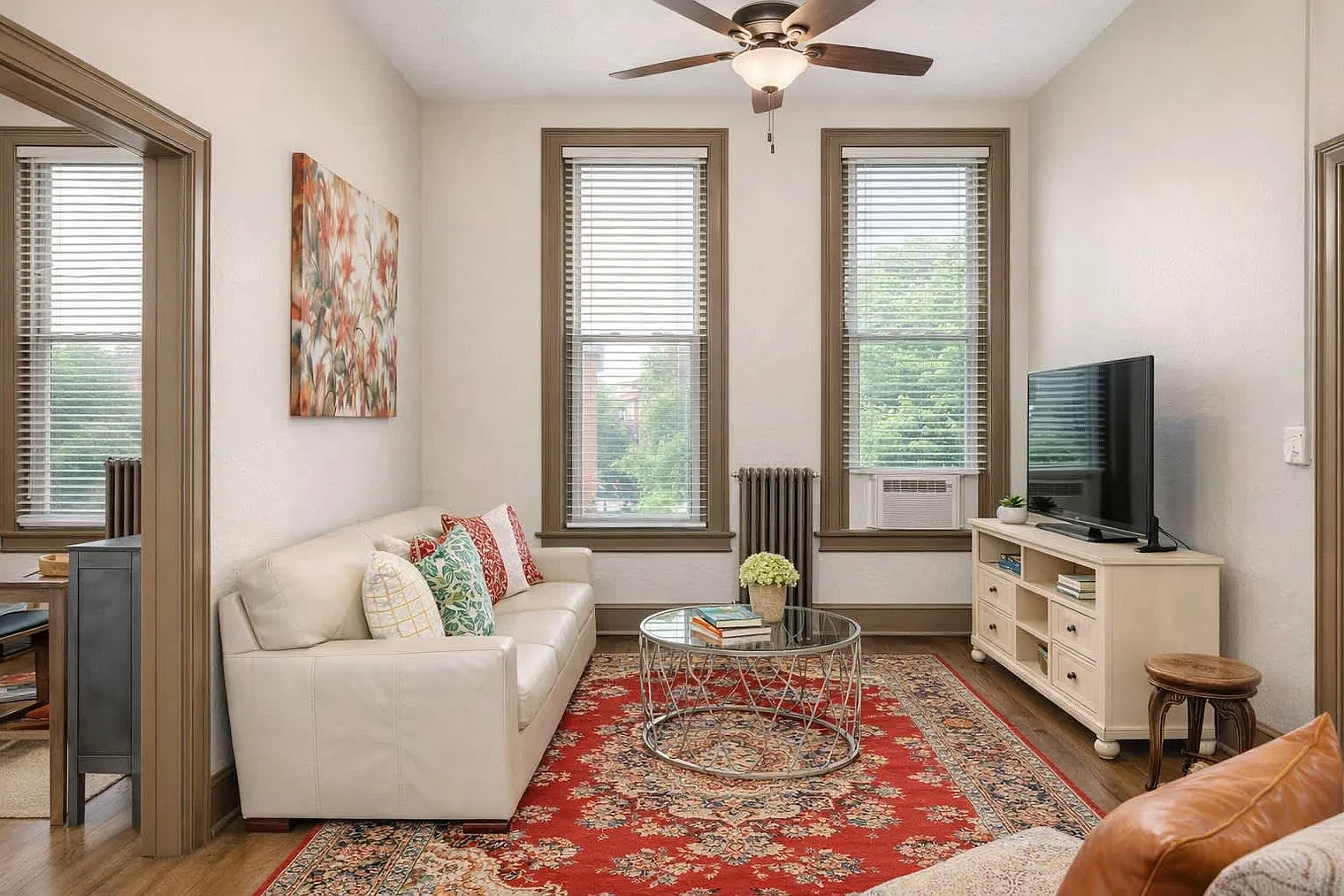 3 bed, 1.0 bath, 2798 sqft, $2,900 — Photo 1