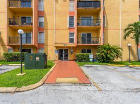 4805 NW 7th St