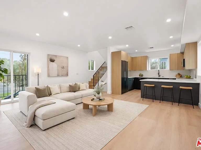 913 N Hobart Blvd #1/4 — Photo 1