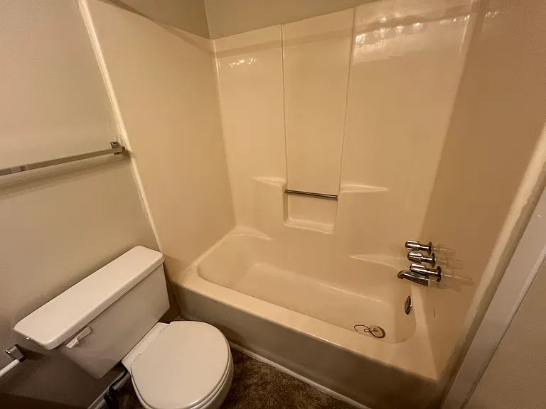 2320 Highpoint Rd — Photo 18