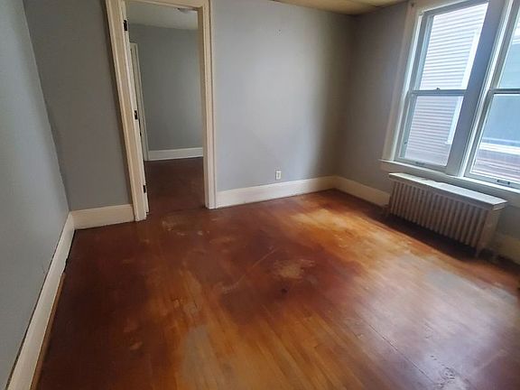 5th image of 2922-2924 W Juneau Ave #2922