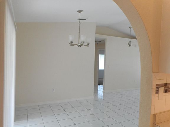 3rd image of 1526 Abalom St