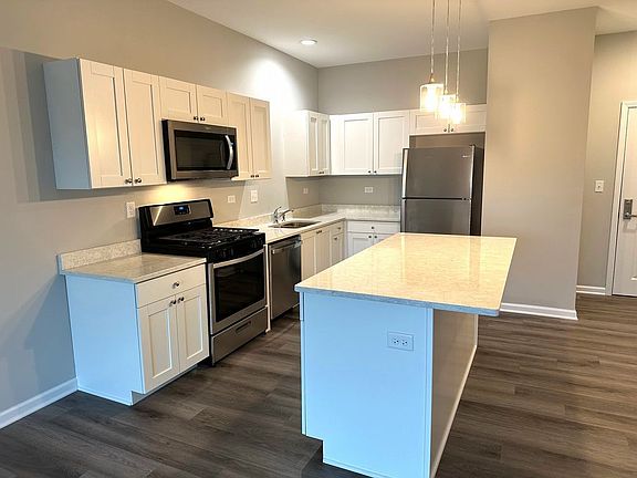 4th image of 301 N Madison St APT 5C