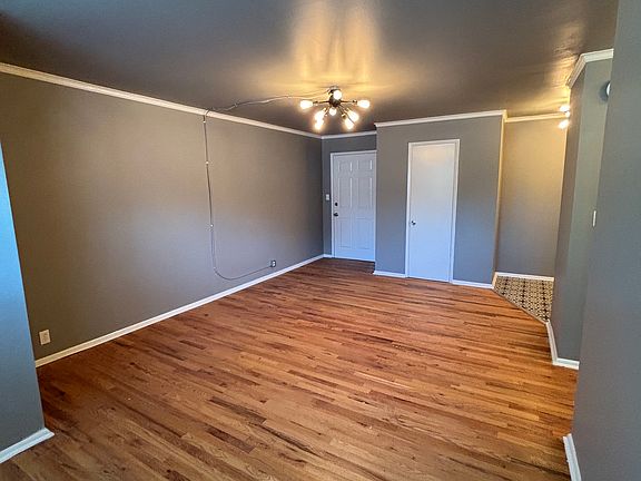 3rd image of 520 W 14th Pl #204