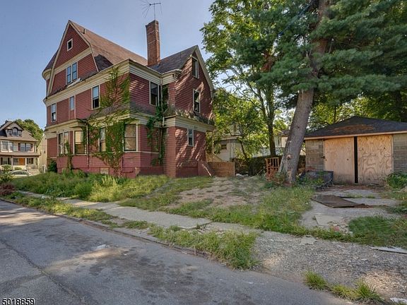 4th image of 61-63 Leslie St
