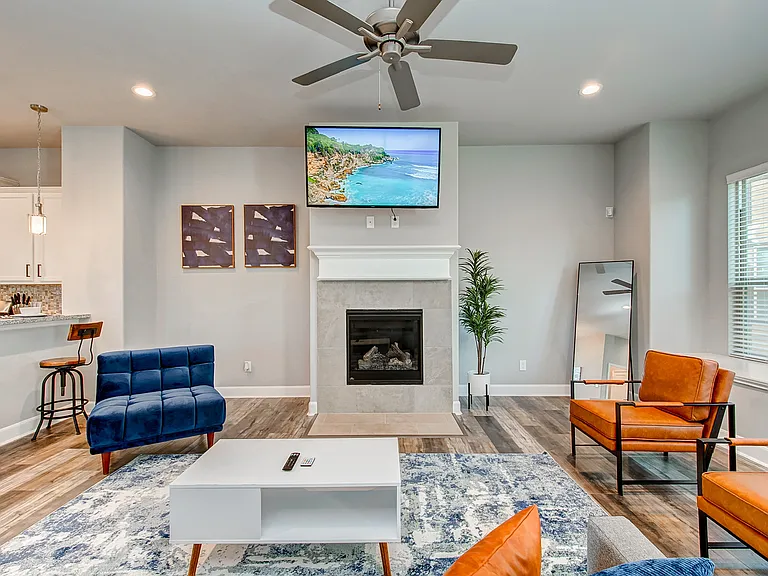 4151 Dupont St — Photo 8