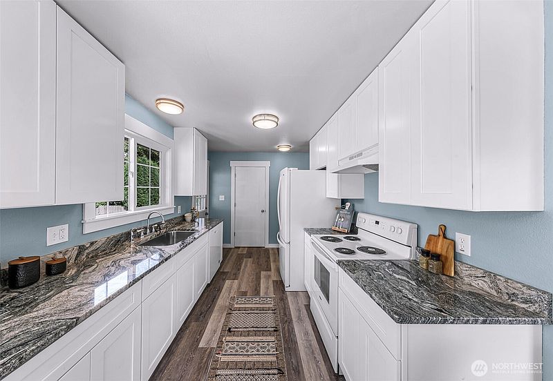 3rd image of 204 Jackson Street