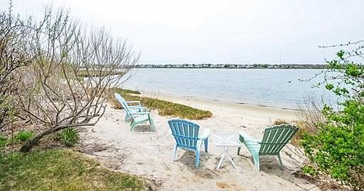 4th image of 97 Beach St