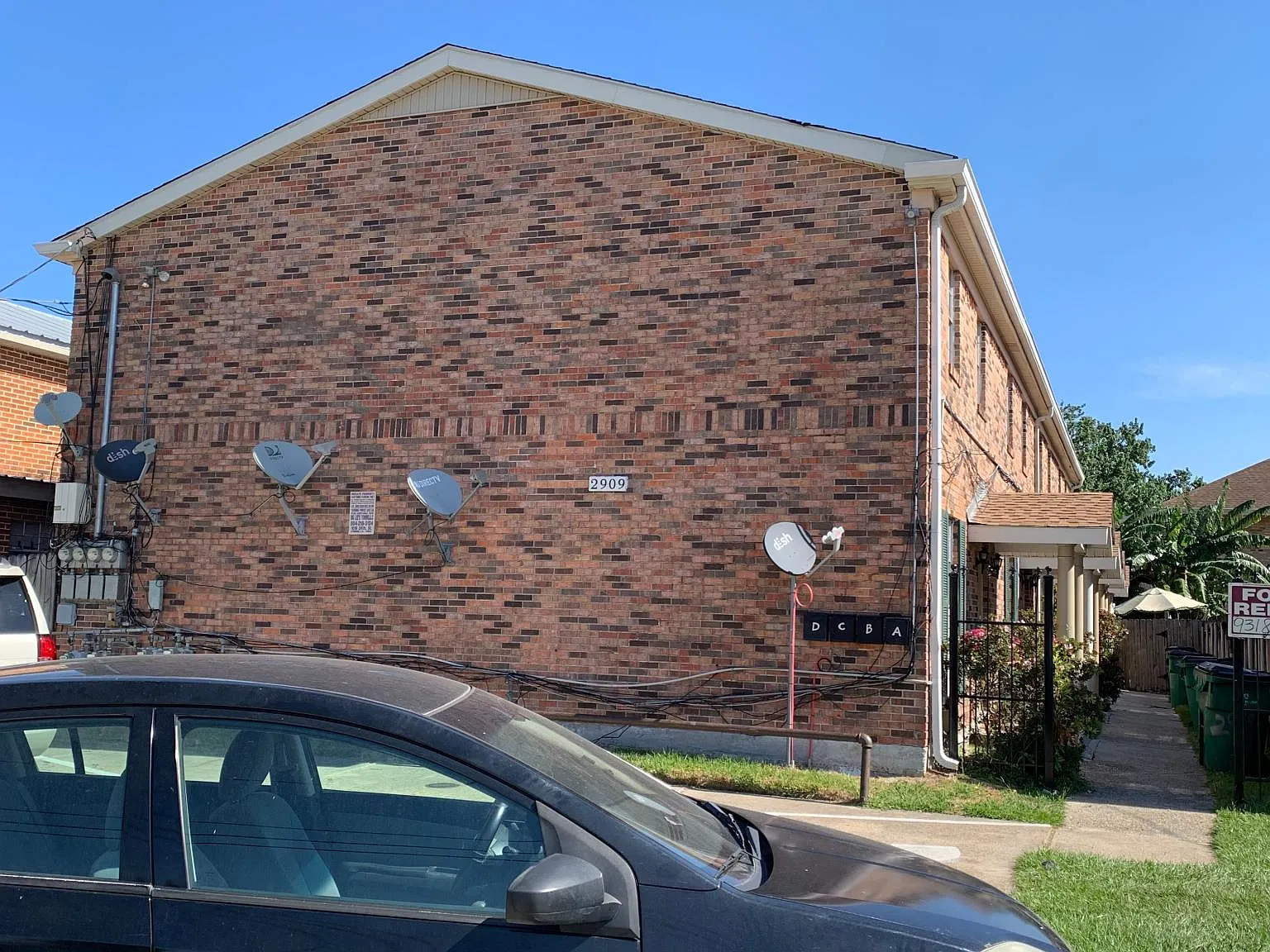 3 bed, 2.5 bath, 1300 sqft, $1,650 — Photo 1