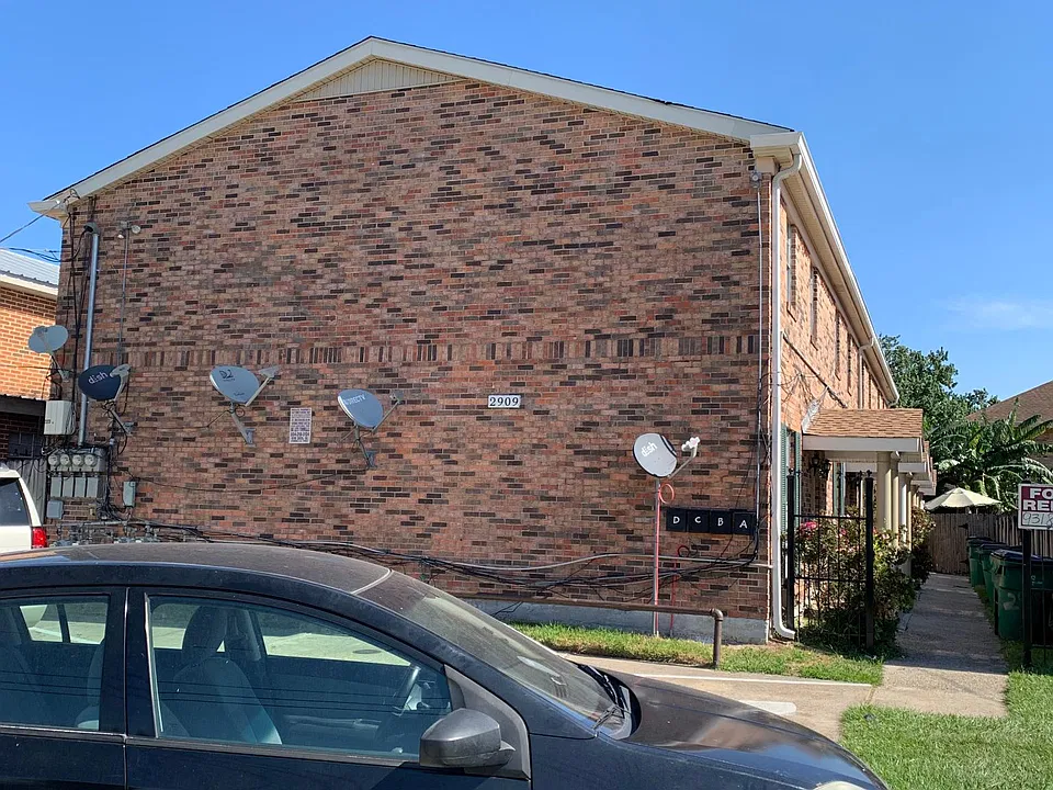 2909 Lake Villa Dr
