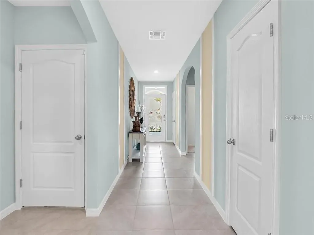 4 bed, 1867 sqft, $2,300 — Photo 2