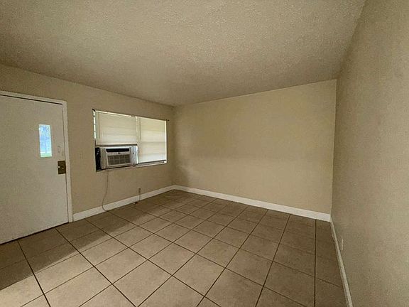 4th image of 437 NW 9th Ave #2