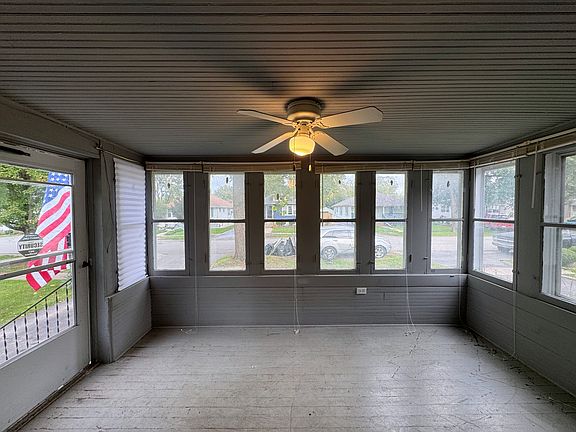 3rd image of 303 Davison St