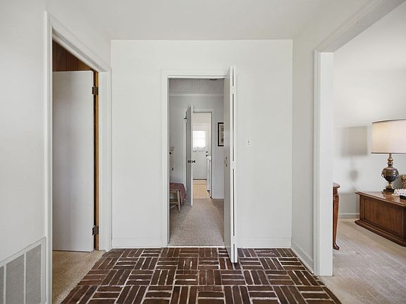 2nd image of 108 Evergreen Dr