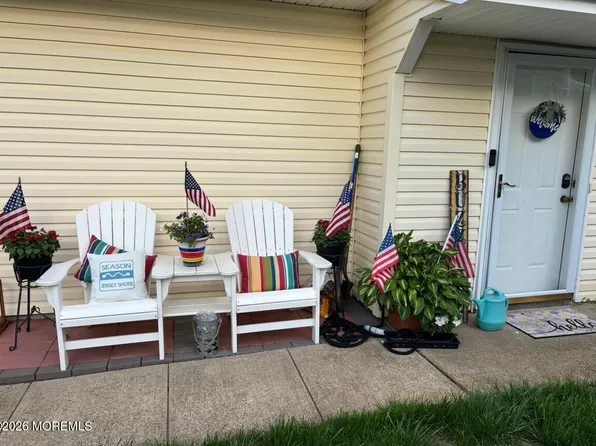39 Mediterranean Ct, Barnegat, NJ 08005
