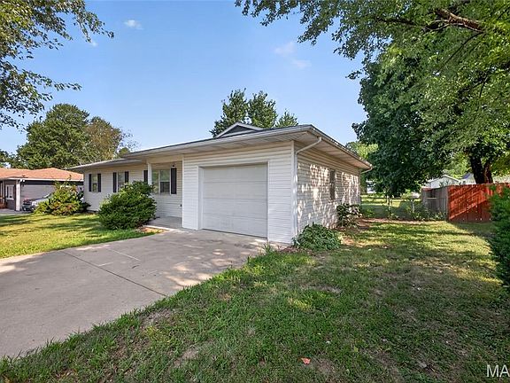 3rd image of 617 Willow Ln