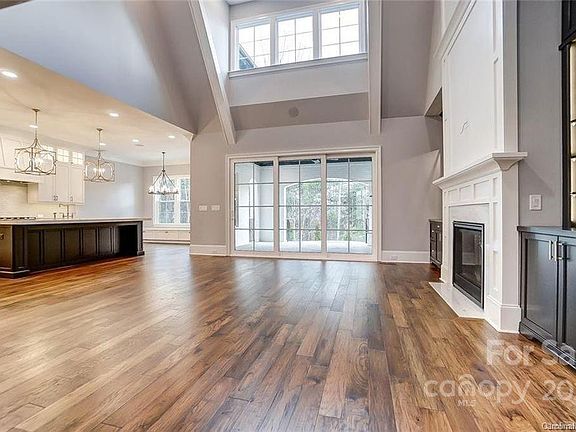 4th image of 2325 Rock Creek Dr