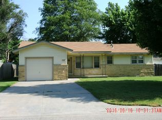 2030 E 53rd St S, Wichita, KS 67216
