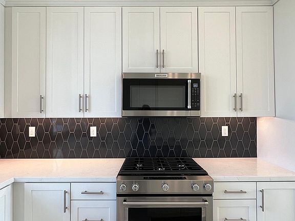 4th image of 2241 Skylar Pl