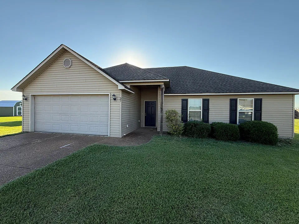 37 Clovewood Cv