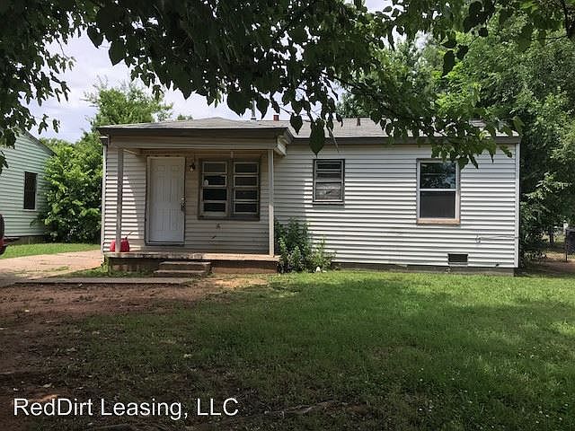 2nd image of 1033 SE 41st St