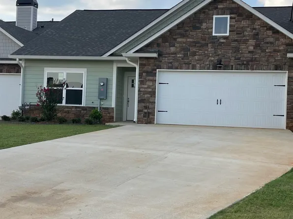 8 Red Camellia Ct, Pell City, AL 35128