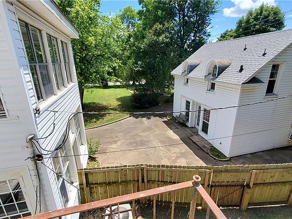 2nd image of 910 S Greenwood Ave