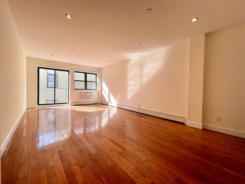 1st image of 2716 41st Ave APT 7C