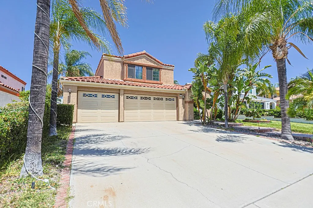 4 bed, 2.5 bath, 2204 sqft, $4,450 — Photo 1