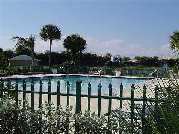 5th image of 1809 Meadows Cir W #1809