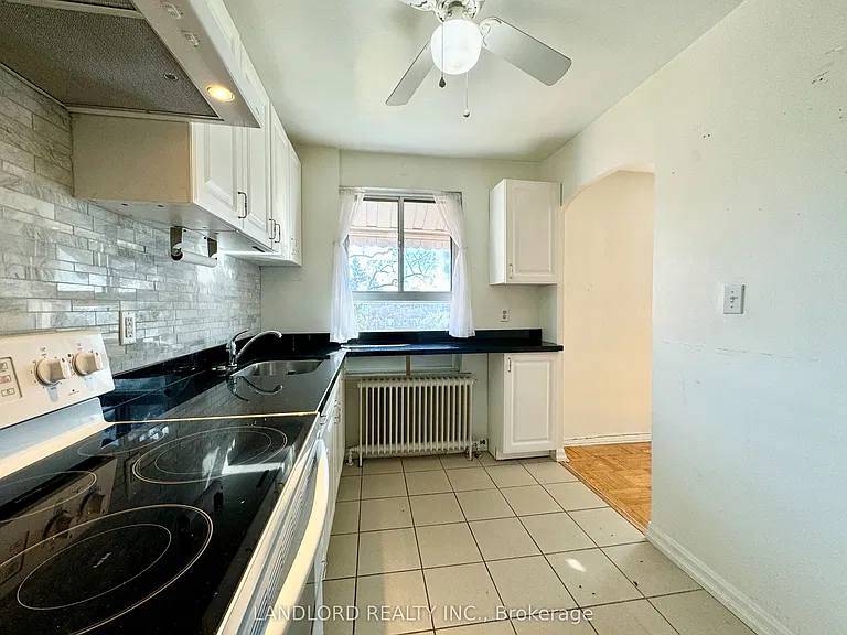 2696 Lake Shore Blvd W #5 — Photo 2