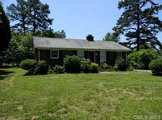 1817 Mineral Springs Rd, Charlotte, NC 28262