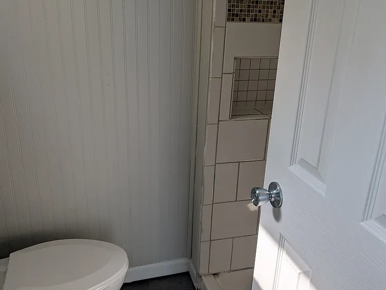 403 E Elm St — Photo 9
