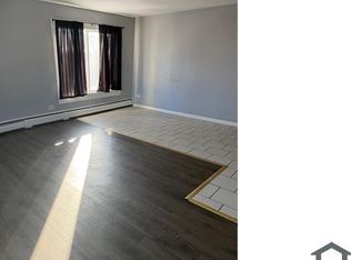 2101 Williamsburg Dr APT 301, Waukegan, IL 60085