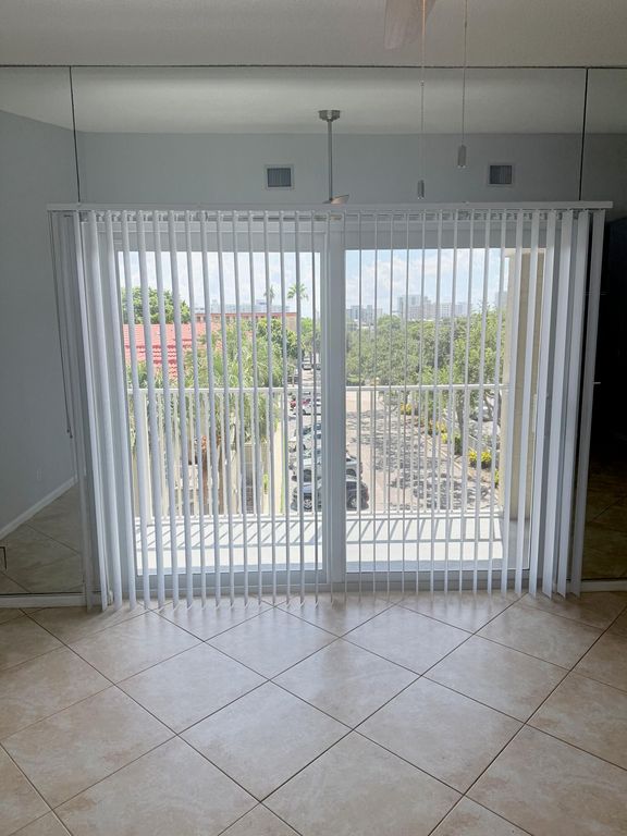 2351 NE 14th Street Cswy APT 537, photo 8