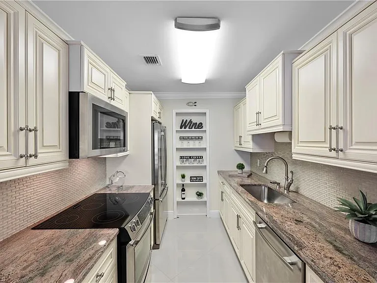 2100 Gulf Shore Blvd N #212 — Photo 13