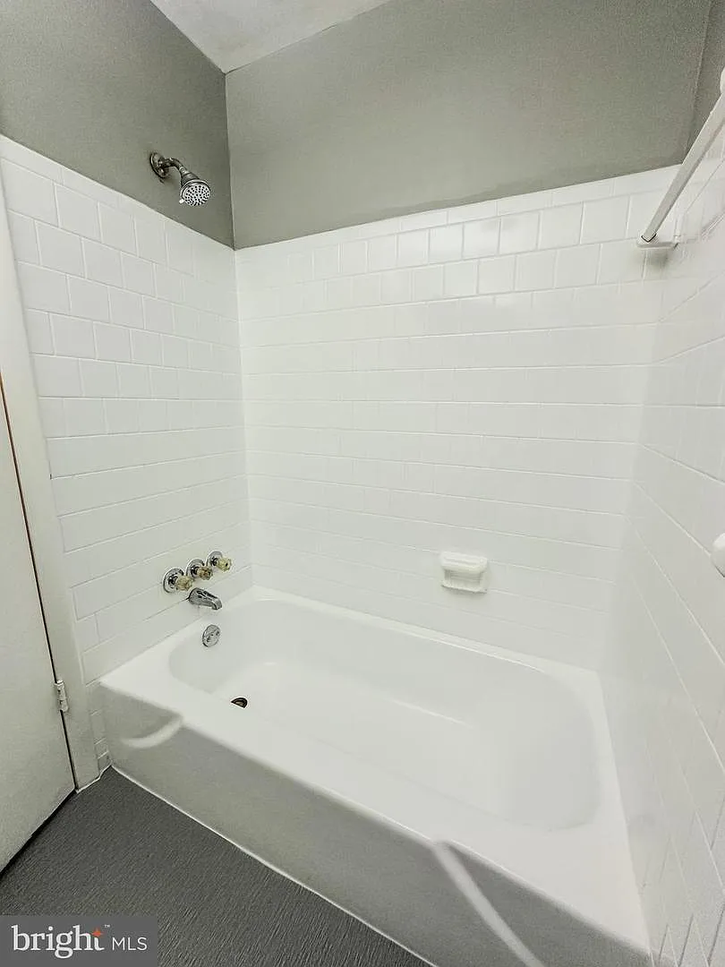 5 bed, 1684 sqft, $750 — Photo 1