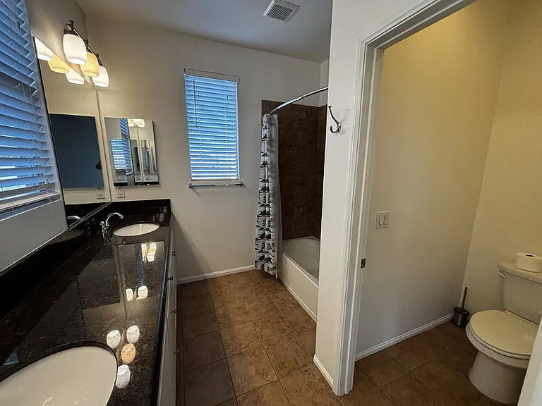 1844 N Orizaba Ave — Photo 19